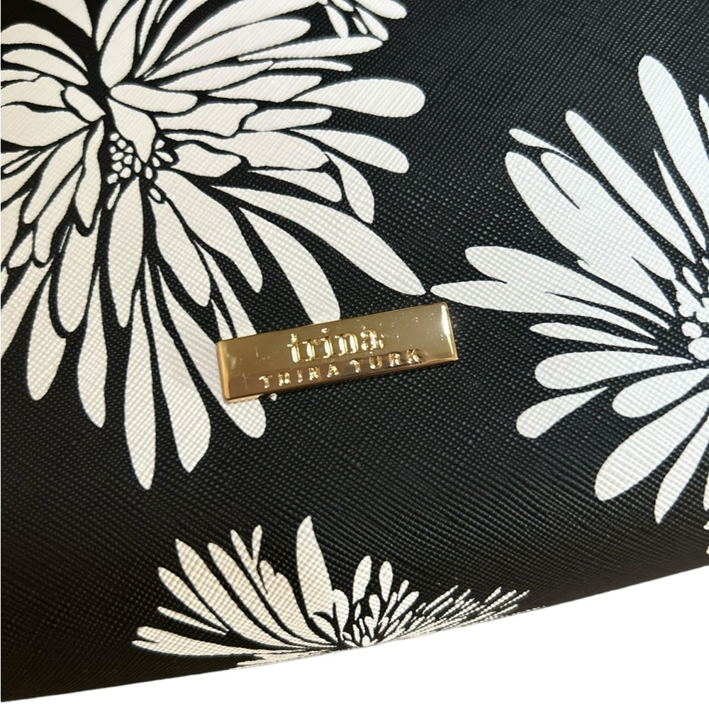 ❗️SOLD❗️Trini Turk Black & White Flowered Cosmetic Bag🆕 - Picture 2 of 6
